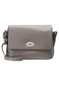 Szara skórzana torebka na ramię z klapą, metalowym zapięciem na zatrzask i regulowanym paskiem. Gładka faktura i czyste linie bez widocznych wzorów.