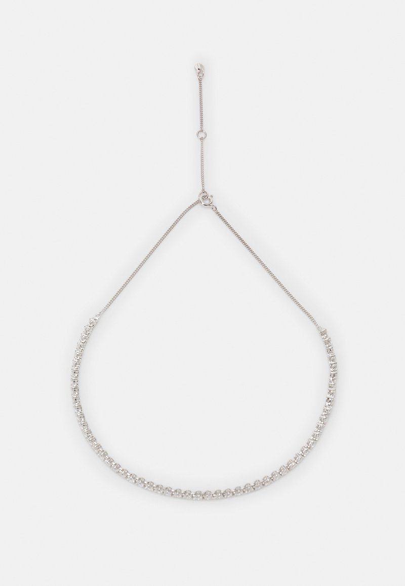 Sølv choker halskæde med en buet design prydet med små runde og rektangulære rhinsten, sikret med en justerbar kædeklips.