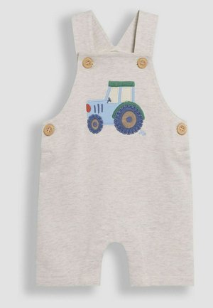 Lysegrå overalls-shorts lavet af bomuld, med broderi af en blå traktor. Justerbare stropper og træknapper tilføjer detalje.