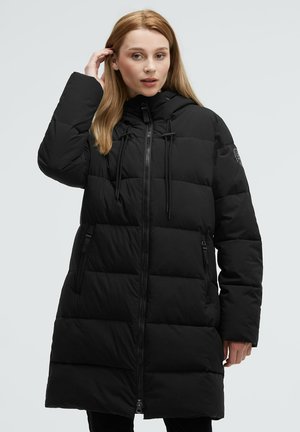 Schwarze Pufferjacke mit Kapuze, mit einem Reißverschluss vorne, elastischen Zugbändern und Seitentaschen. Hergestellt aus gestepptem, isoliertem Material.
