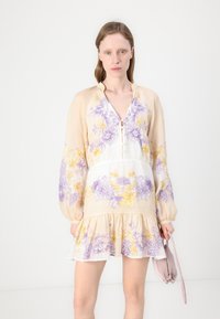 TWINSET DRESS - Dienas kleita - lavender/yellow