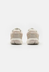 Nike Sportswear ZOOM VOMERO 5 - Sapatilhas - light orewood brown