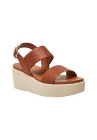Sandalias de cuña de cuero marrón con dos correas anchas sobre el pie y una correa ajustable en el tobillo. La plataforma es blanca con una superficie texturizada.