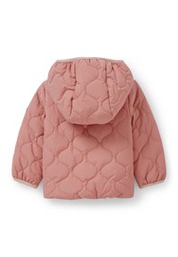 Růžová prošívaná dětská bunda s kapucí a elastickými manžetami, zobrazená ze zadní strany na bílém pozadí.