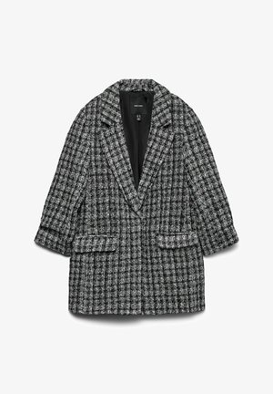 Czarno-biała oversize marynarka w kratę z klapami z wycięciem, dwoma przednimi kieszeniami oraz niepodszewkowym wnętrzem. Materiał o fakturze.