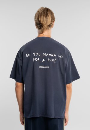 WANNA GO WASHED  - T-Shirt print - washed navy blue