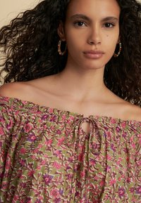 Next REGULAR FIT - SHORT SLEEVE  - Blúz - green pink floral border print