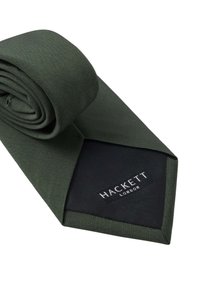 Corbata de seda verde oscuro con un acabado texturizado, que presenta una etiqueta negra con "HACKETT LONDON" en letras blancas.