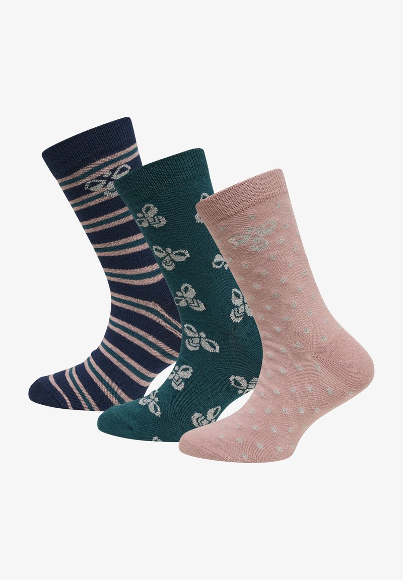 Trzy pary skarpetek: granatowe w paski, ciemnozielone z kwiatowym wzorem oraz różowe w jasne kropki. Wszystkie mają miękkie, prążkowane wykończenia.