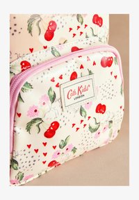 Neizvēlēts, ecru cherry