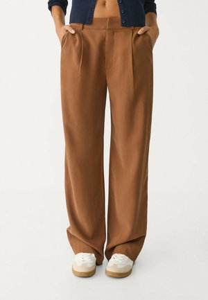 WITH PLEATS - Housut - camel