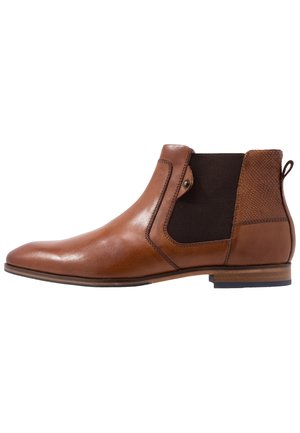 Botte Chelsea en cuir marron avec panneau latéral élastique, talon arrière texturé, détail pression latéral et talon en bois empilé bas.