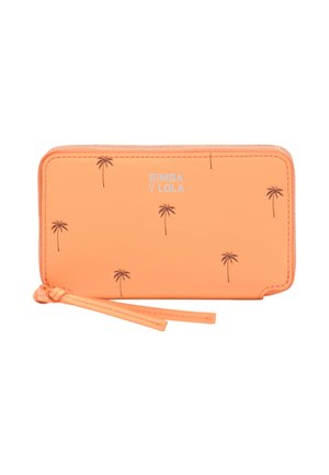 Cartera naranja con cremallera que rodea todo, con pequeños estampados de palmeras y el logo "BIMBA Y LOLA", que incluye una correa para la muñeca.