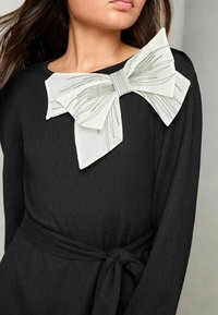 Lipsy REGULAR FIT - BOW DETAIL - Denní šaty - black