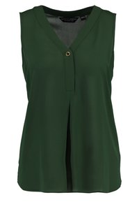 Blusa verde sin mangas con escote en V, con tapeta frontal y un botón decorativo dorado. Hecha de tela ligera, textura suave.