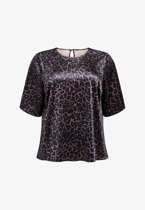 Top con stampa leopardata in tessuto lucido, caratterizzato da una vestibilità comoda, maniche corte, scollo rotondo e dettaglio a occhiello sulla schiena.