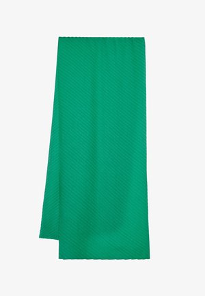 Tissu vert avec une texture subtile à côtes diagonales, plié dans le sens de la longueur sur fond blanc.