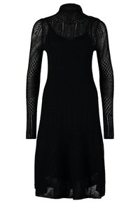 Robe en maille noire à manches longues, avec un col montant, des motifs texturés et un ourlet évasé. Confectionnée dans un matériau léger et respirant.