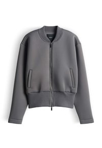 Giacca bomber grigia con zip frontale, polsini e orlo a coste, tasche laterali, materiale liscio e scollo rotondo.