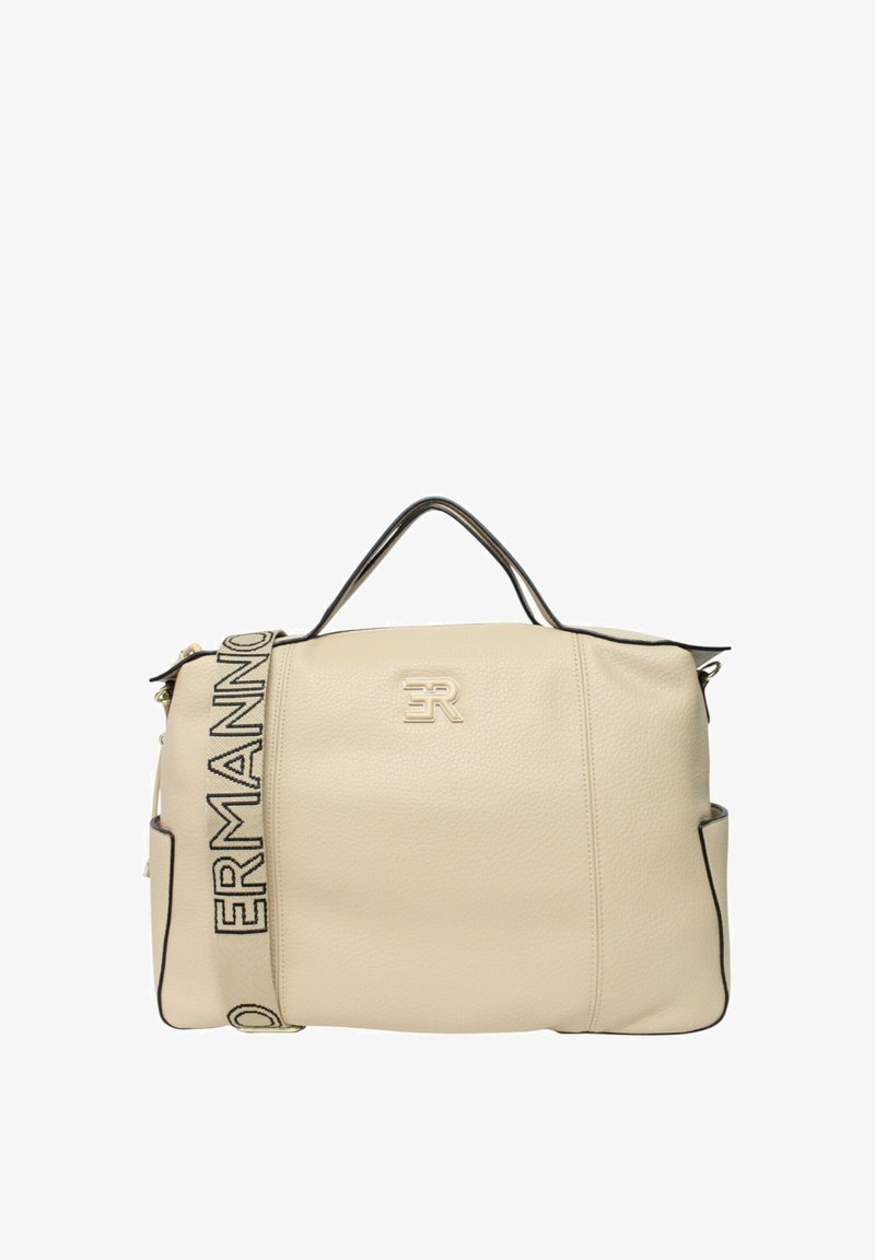 Borsa in pelle color crema con finitura testurizzata, rifiniture nere a contrasto e logo prominente. Dotata di tracolla removibile con testo "ERMANNO".