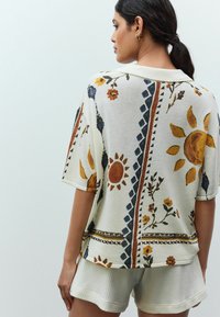 Next COLLARED SHORT SLEEVE - Skjortebluser - abstract sunshine