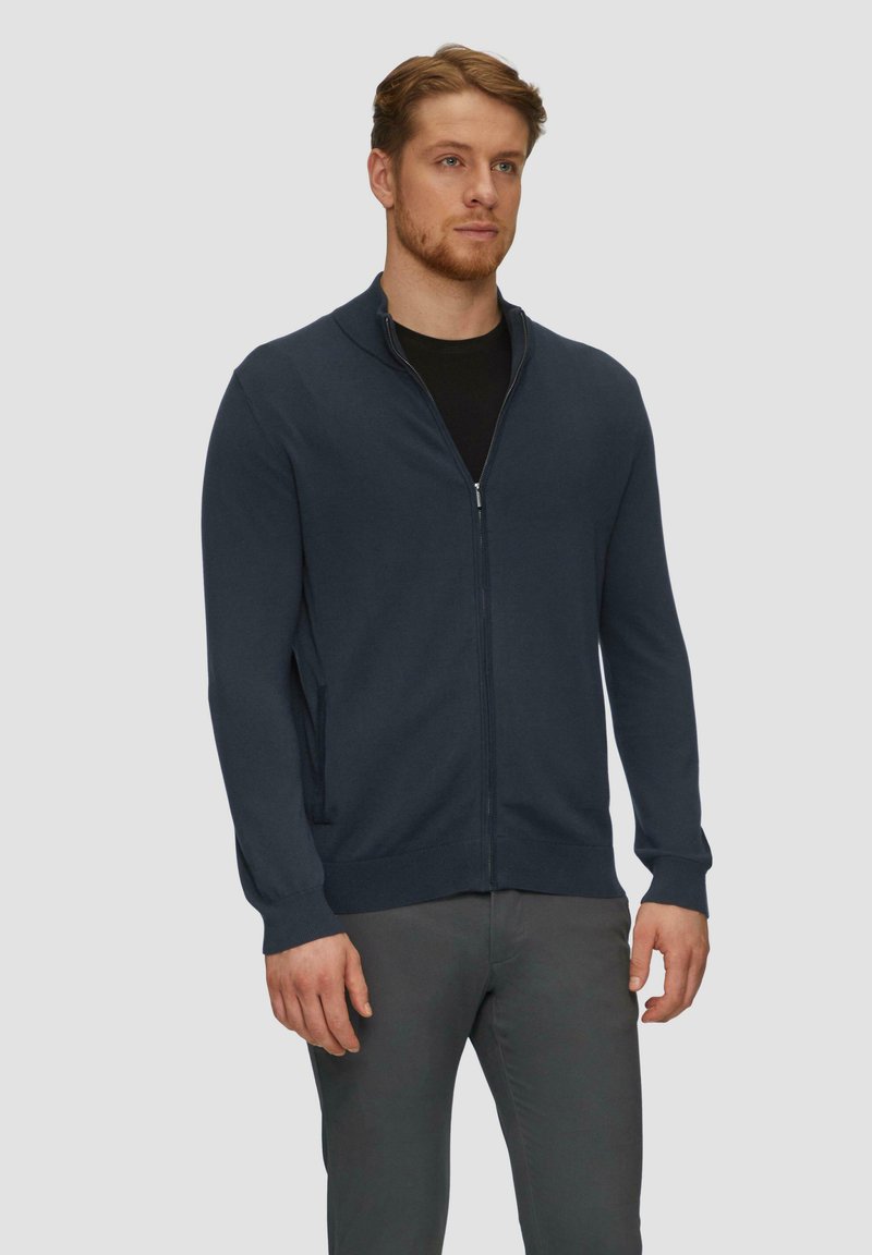 s.Oliver BLACK LABEL ZIP AUS FEINEM MIT STEHKRAGEN - Strickjacke - navy