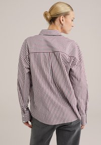 WE Fashion Overhemdblouse - vintage red