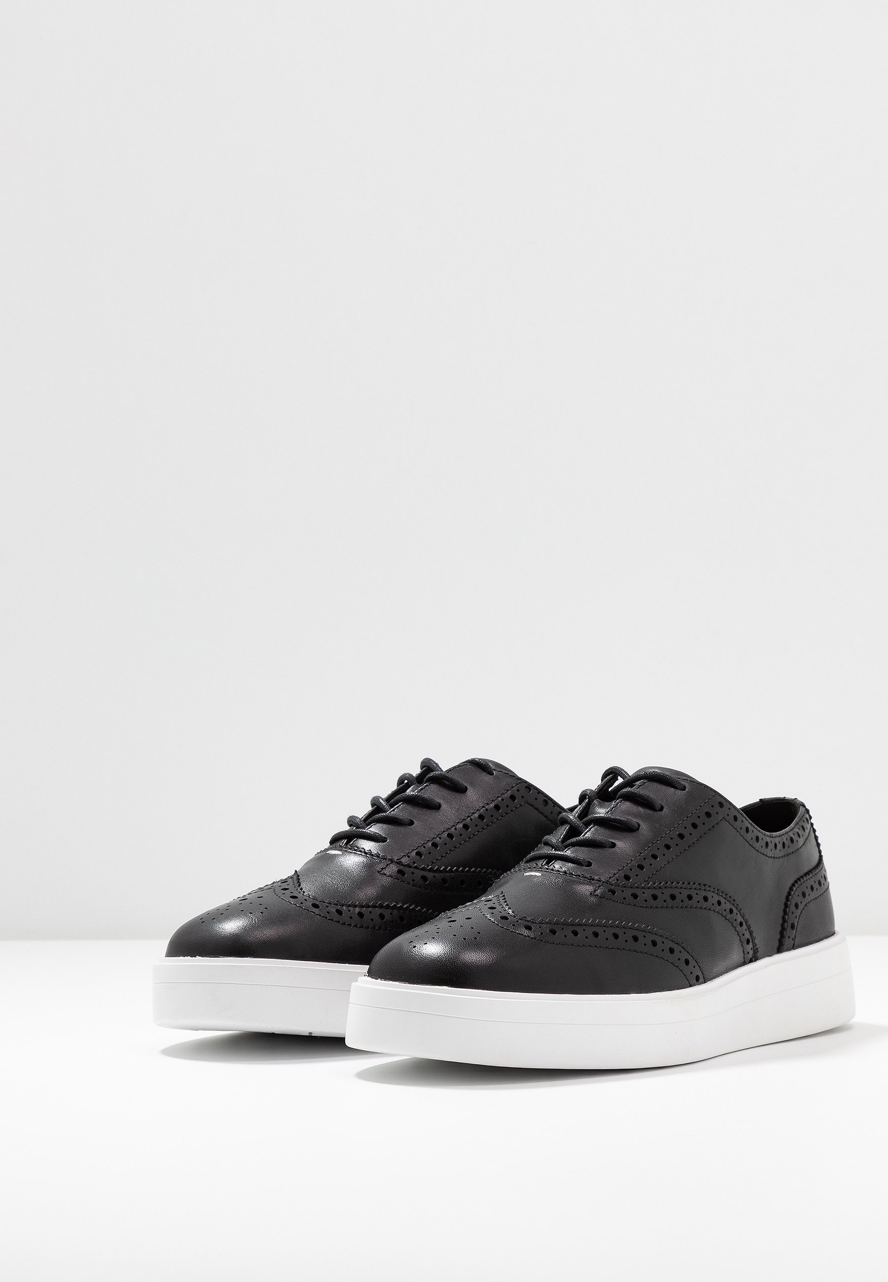 Clarks HERO BROGUE Casual snøresko blacksvart Zalando.it Clarks HERO BROGUE Casual snøresko blacksvart Zalando.it