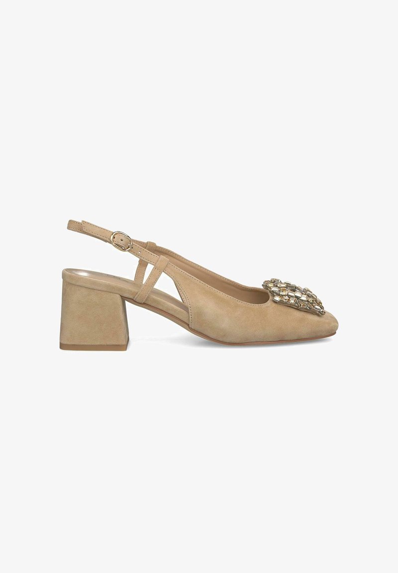 Chaussure à talon bas en daim beige avec un bout pointu et une décoration en gemmes à l'avant. Bride de cheville réglable incluse.
