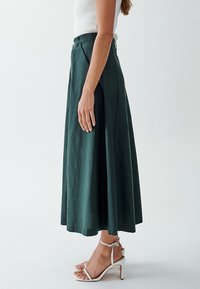 WILLA MIMIE MIDI - Plisovaná sukně - emerald