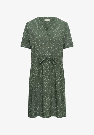 Groene jurk met korte mouwen met witte polkadots, met knopen aan de voorkant en een strikceintuur in de taille.