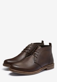 Next WAXY FINISH - Suvarstomi aulinukai - brown