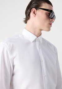 Thumbnail Image 7
