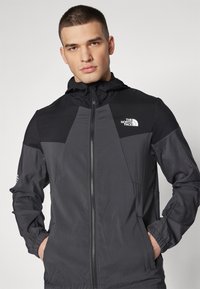 The North Face WIND TRACK HOODIE - Giacca a vento - asphalt grey/black