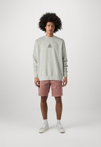 HUF TRIPLE TRIANGLE CREWNECK UNISEX - Sudadera - heather grey