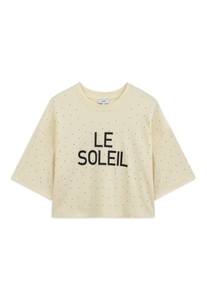Camiseta recortada de manga corta en color amarillo claro con lunares negros y el texto "LE SOLEIL" en negrita en el pecho. Tejido suave.