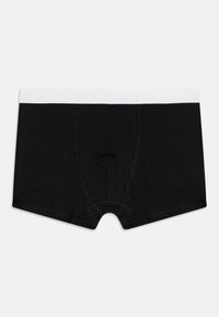 Μαύρα βαμβακερά μποξεράκια με λευκή ελαστική μέση, που διαθέτουν λεπτομέρεια επίπεδου ραφής και σχέδιο μήκους μέχρι το μεσαίο μηρό.