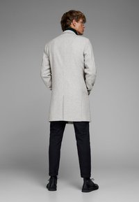 Jack & Jones PREMIUM JPRMORTEN - Abrigo clásico - light grey