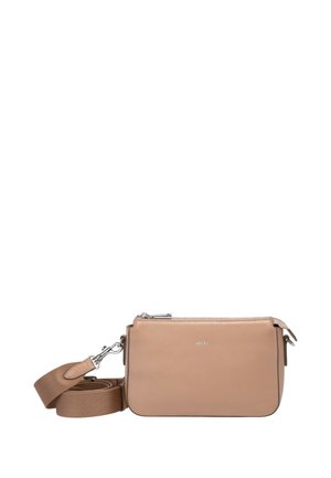 Borsa a tracolla in pelle beige con design piatto, presenta una chiusura con zip e una tracolla regolabile. Gli accenti metallici arricchiscono l'aspetto.