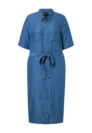 Sininen denim-mittainen mekko, jossa on lyhyet hihat, etuosan napitus, kaksi rintataskua ja solmittava vyötärövyö.