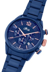 Orologio cronografo blu navy con finiture in oro rosa lucido, dotato di un quadrante testurizzato con tre sottomisure e un display della data alle 6.