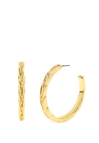 Goldene Creolen mit einem geflochtenen Design und einer glatten, polierten Oberfläche. Die Ohrringe haben eine klassische, runde Form und einen Steckverschluss.