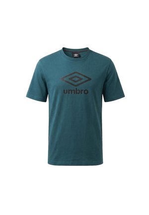 T-shirt bleu sarcelle foncé manches courtes col rond avec logo Umbro noir et nom de la marque centrés sur la poitrine.