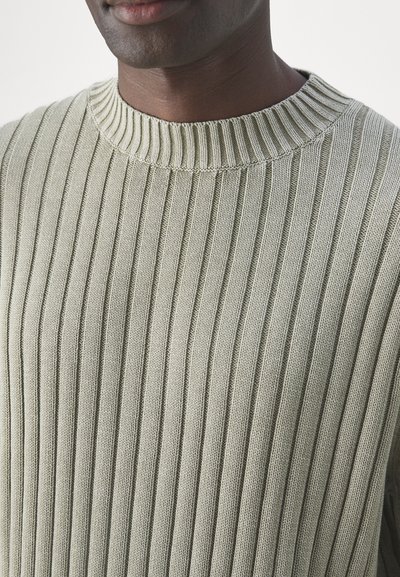 Filippa K Strikkegenser - light sage