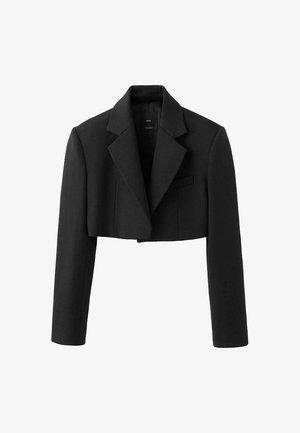 Blazer noir court avec un col cranté, une poche avant unique, des épaules structurées et une texture de tissu lisse.