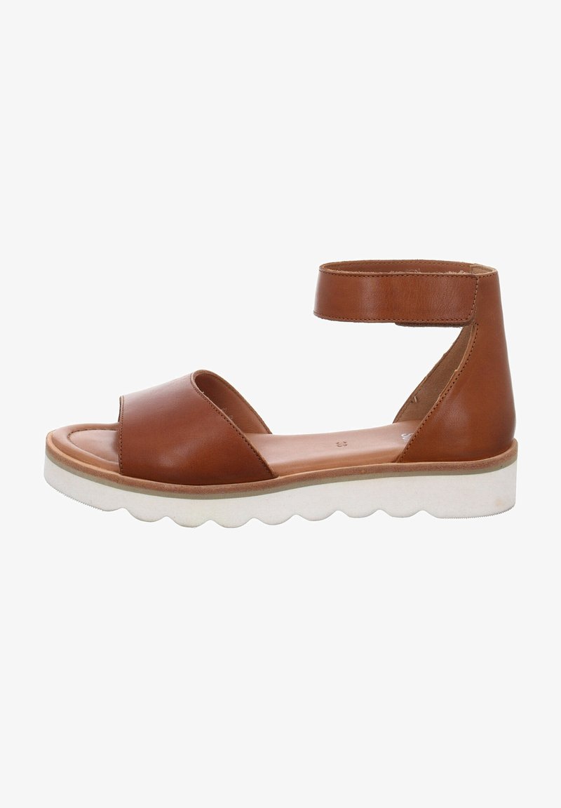 Sandale en cuir marron à bout ouvert avec bride à la cheville et semelle blanche rainurée, design à plateforme plate.