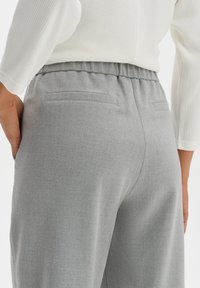 OPUS MYHA - Trousers - hazy fog melange