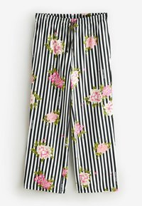 Pantaloni a righe verticali bianche e nere con motivi floreali rosa e bianchi e una cintura elastica con coulisse nera.