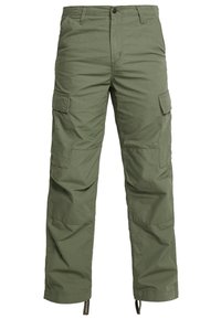 Olijf groene cargobroeken gemaakt van lichte stof, met meerdere zijzakken, een relaxte pasvorm en ingezette enkels.