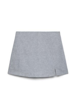 Mini-jupe gris clair avec une fente latérale subtile, ourlet droit et texture de tissu lisse sur un fond blanc.